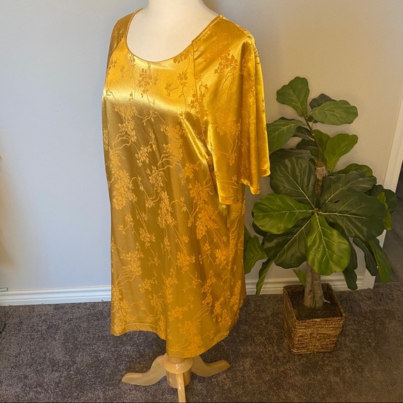 LuLu’s Golden Jacquard Silky Shift Dress - Picture 9 of 11